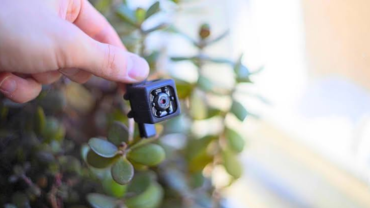 Hidden Cameras Could Be Easier to Find With This $7 Smartphone Accessory