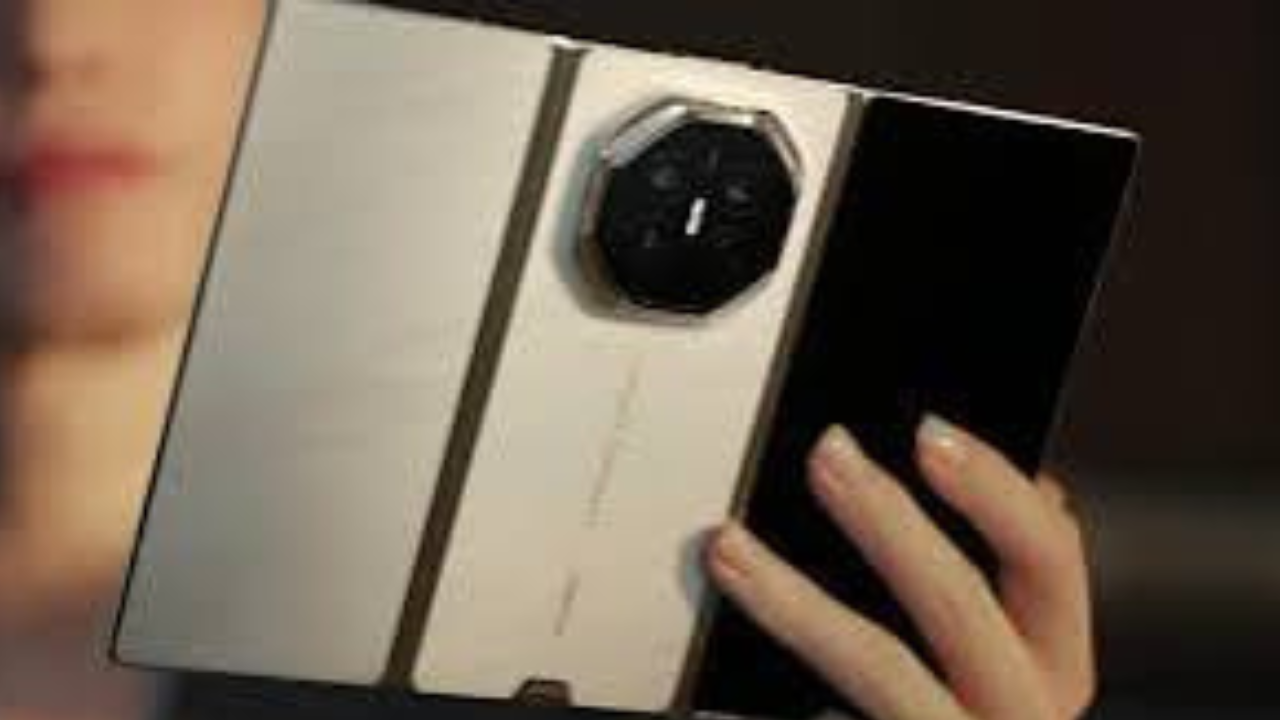 Huawei, Xiaomi to Unveil New Flagship Phones as Foldable iPhone Nears